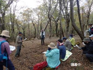 浅黄塚で説明を聞く